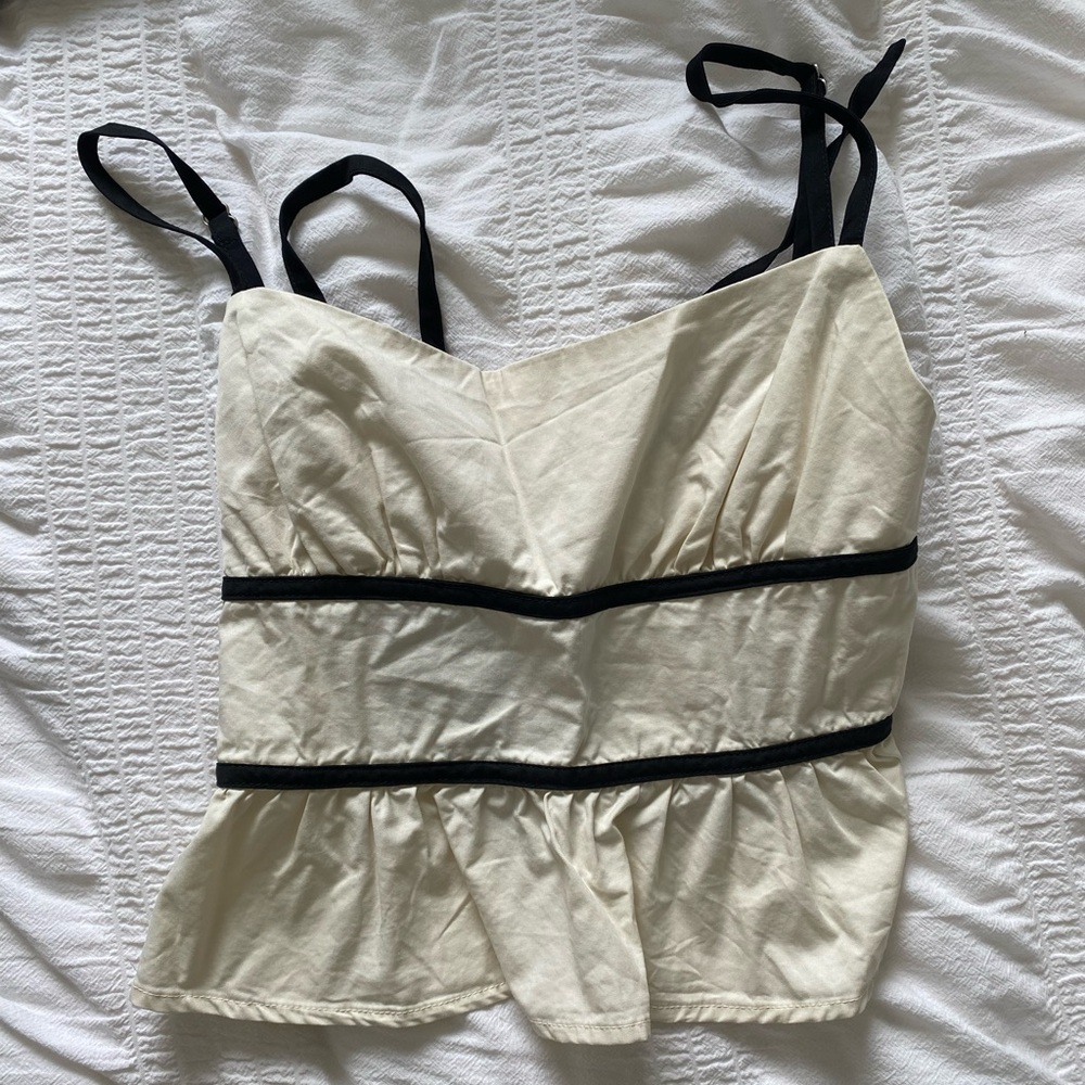 Backless Crop Top - Picture 3 of 4